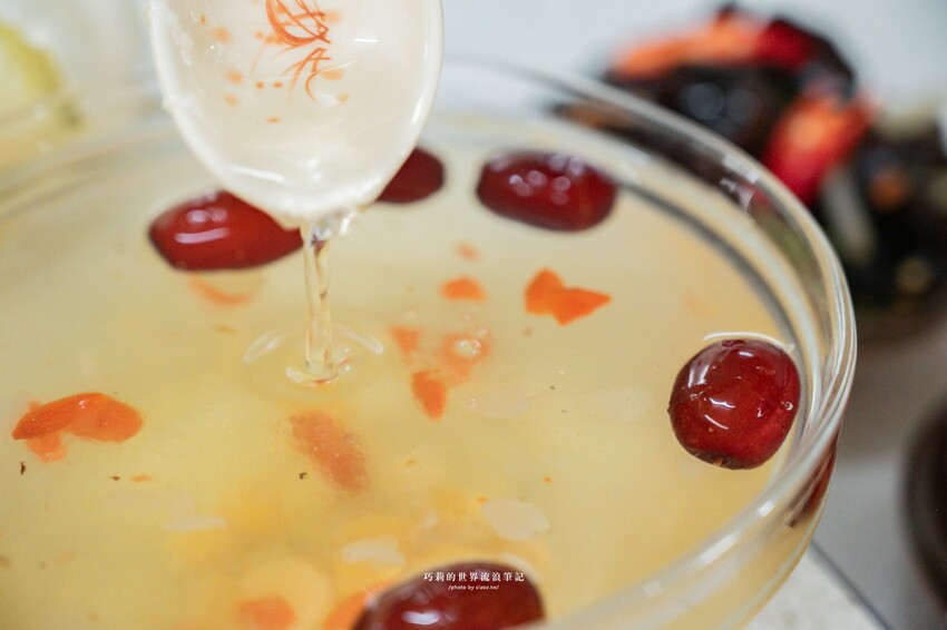 台中高鐵附近超強椰子雞湯，湯頭清甜溫潤香氣滿分！全是廣東媽媽的手路菜