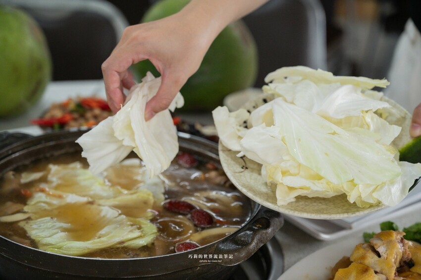 台中高鐵附近超強椰子雞湯，湯頭清甜溫潤香氣滿分！全是廣東媽媽的手路菜