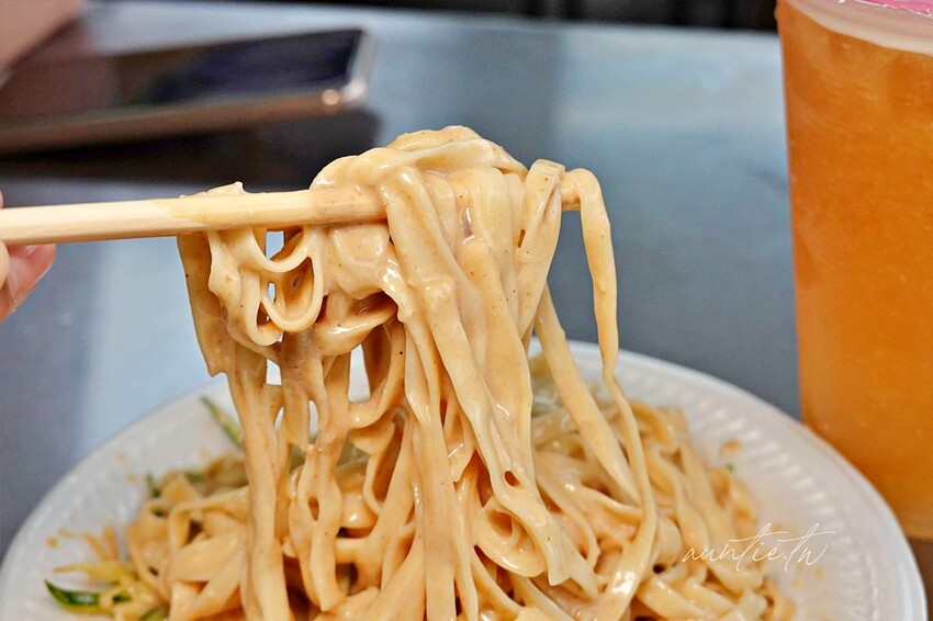 【嘉義】西區｜涼麵四味果汁，蒜香美乃滋涼麵，招牌四味果汁，夏天就是要這一味！