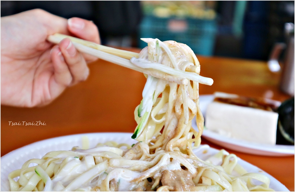 [嘉義市西區]涼麵四味果汁 總店|嘉義在地美食推薦，涼麵清爽