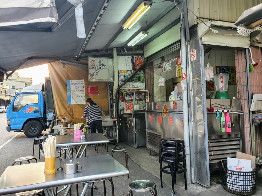 [食]嘉義 添加酸甜可口的白醋 讓涼麵更加美味 涼麵四味果汁