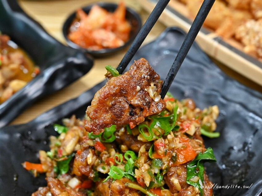 台中市東區玉品軒茶棧｜台中簡餐店天花板！餐點超過200種，激推香辣美食，營業至凌晨兩點半