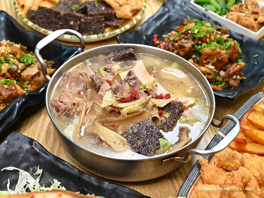 台中市東區玉品軒茶棧｜台中簡餐店天花板！餐點超過200種，激推香辣美食，營業至凌晨兩點半