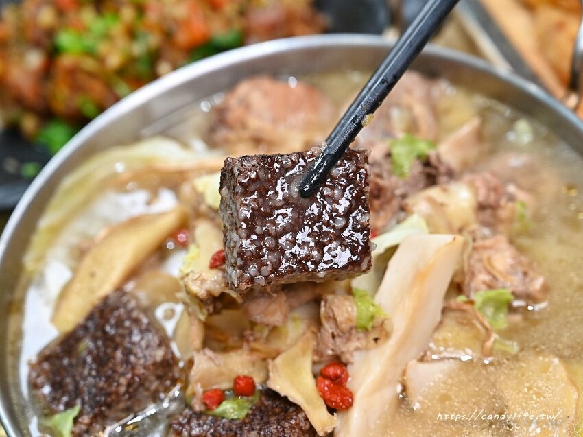 台中市東區玉品軒茶棧｜台中簡餐店天花板！餐點超過200種，激推香辣美食，營業至凌晨兩點半