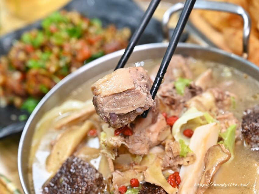 台中市東區玉品軒茶棧｜台中簡餐店天花板！餐點超過200種，激推香辣美食，營業至凌晨兩點半