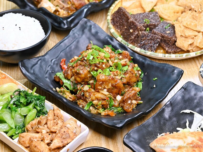 台中市東區玉品軒茶棧｜台中簡餐店天花板！餐點超過200種，激推香辣美食，營業至凌晨兩點半