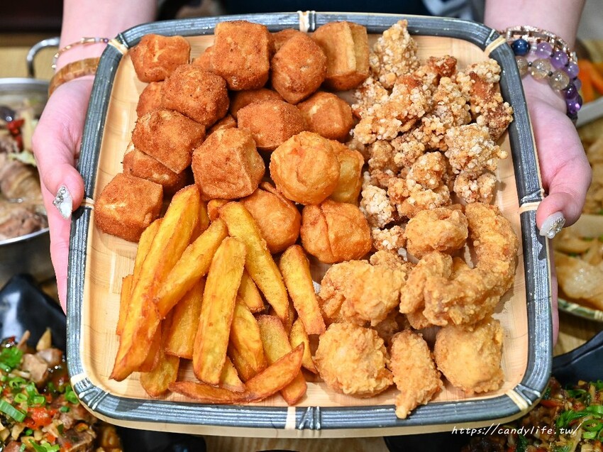 台中市東區玉品軒茶棧｜台中簡餐店天花板！餐點超過200種，激推香辣美食，營業至凌晨兩點半