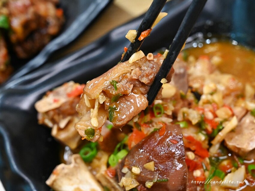 台中市東區玉品軒茶棧｜台中簡餐店天花板！餐點超過200種，激推香辣美食，營業至凌晨兩點半