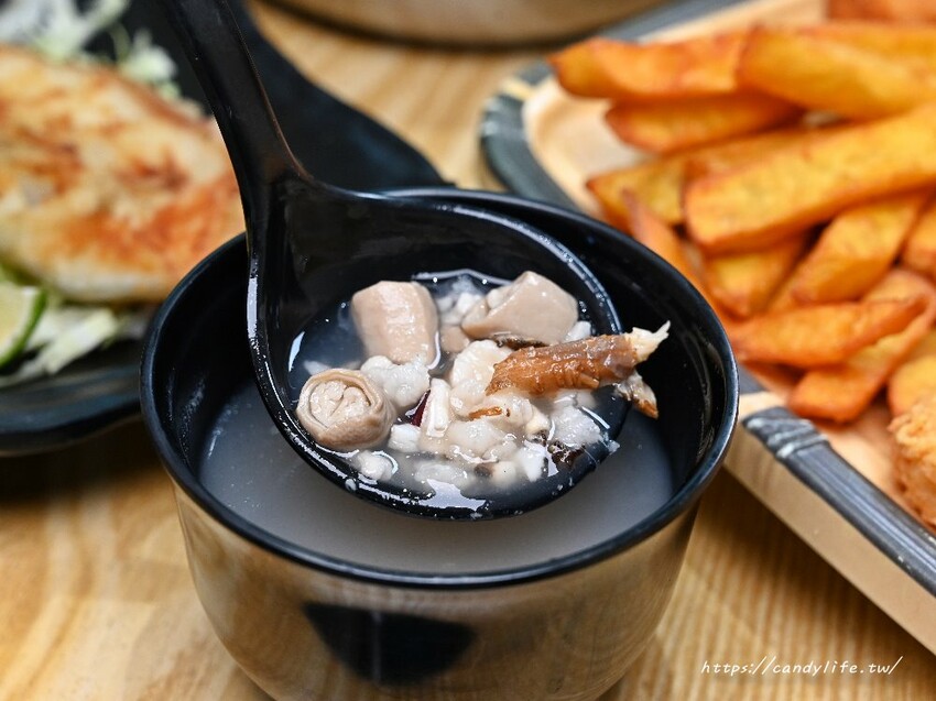 台中市東區玉品軒茶棧｜台中簡餐店天花板！餐點超過200種，激推香辣美食，營業至凌晨兩點半