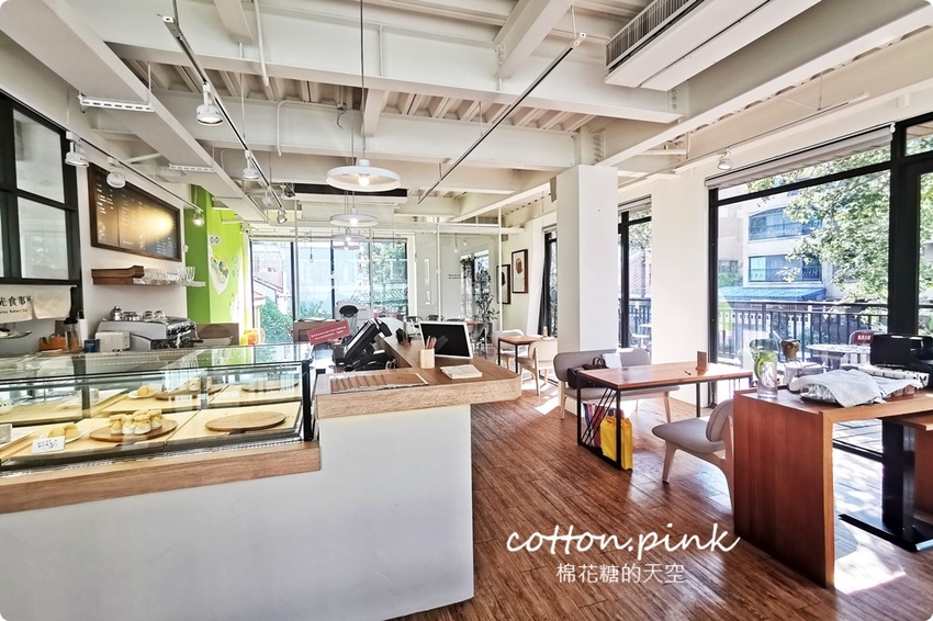 台中老店變身網美早午餐，向陽房最新厚茶生吐司必吃～陽光食事所文青風吐司盤百元有找！