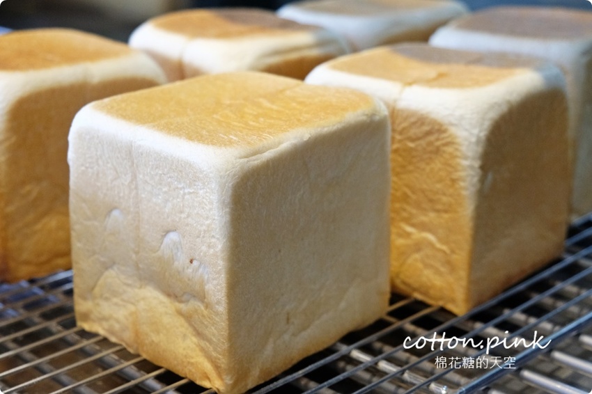 台中老店變身網美早午餐，向陽房最新厚茶生吐司必吃～陽光食事所文青風吐司盤百元有找！