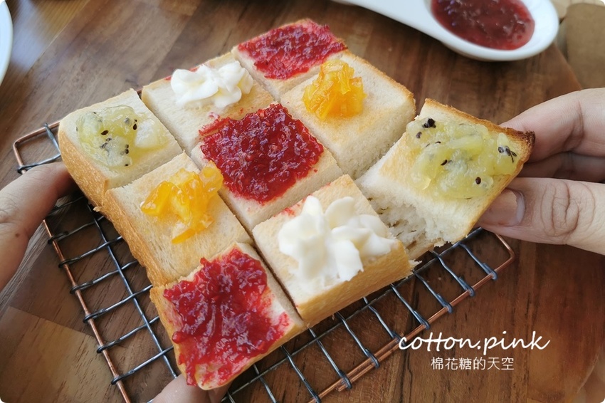 台中老店變身網美早午餐，向陽房最新厚茶生吐司必吃～陽光食事所文青風吐司盤百元有找！