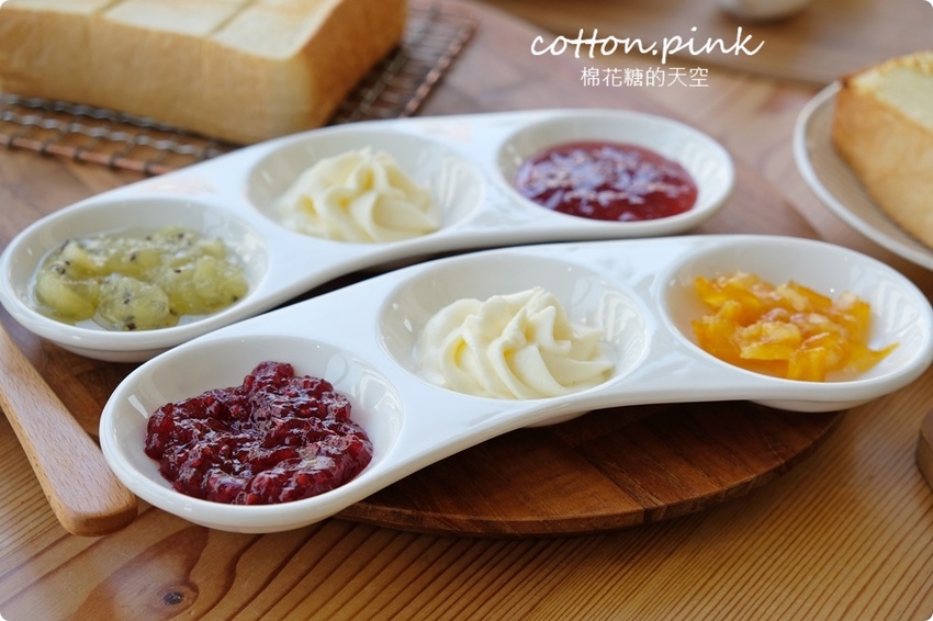 台中老店變身網美早午餐，向陽房最新厚茶生吐司必吃～陽光食事所文青風吐司盤百元有找！