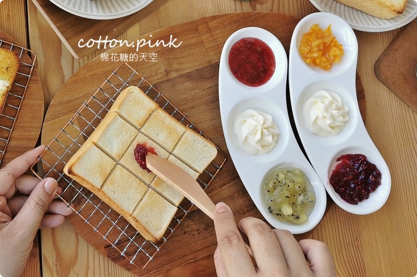 台中老店變身網美早午餐，向陽房最新厚茶生吐司必吃～陽光食事所文青風吐司盤百元有找！