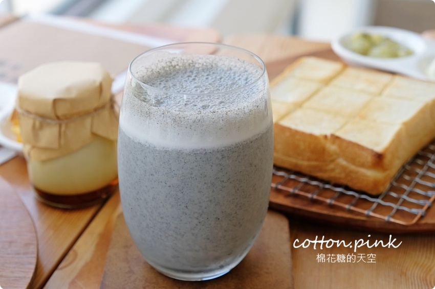 台中老店變身網美早午餐，向陽房最新厚茶生吐司必吃～陽光食事所文青風吐司盤百元有找！