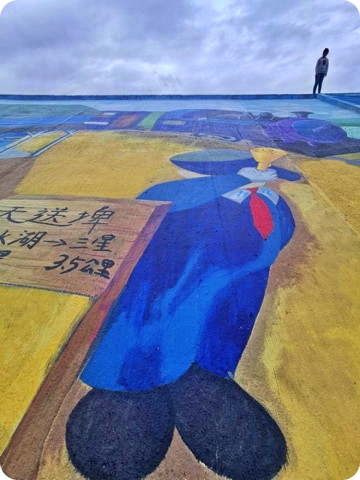 三星彩繪堤防⎪超大稻草人、彩繪階梯，立體小火車開到你眼前，堤防大變身，一起來同框拍照吧！ @捲捲頭 Wonderful 品味。生活