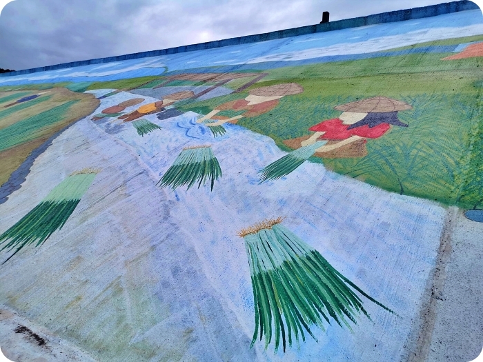 三星彩繪堤防⎪超大稻草人、彩繪階梯，立體小火車開到你眼前，堤防大變身，一起來同框拍照吧！ @捲捲頭 Wonderful 品味。生活