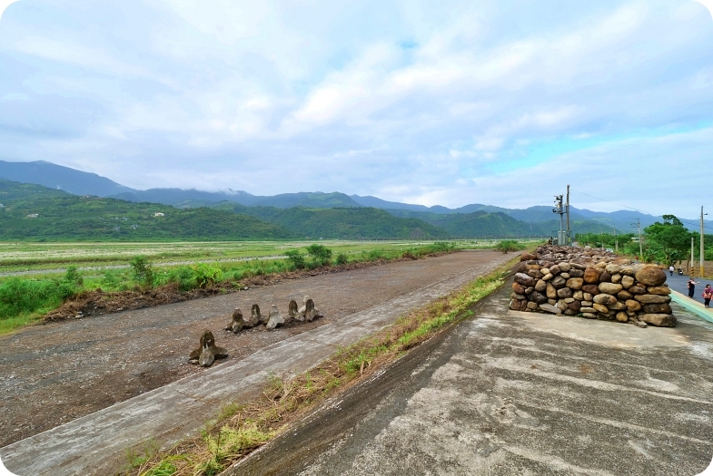 三星彩繪堤防⎪超大稻草人、彩繪階梯，立體小火車開到你眼前，堤防大變身，一起來同框拍照吧！ @捲捲頭 Wonderful 品味。生活