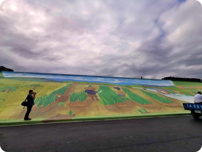 三星彩繪堤防⎪超大稻草人、彩繪階梯，立體小火車開到你眼前，堤防大變身，一起來同框拍照吧！ @捲捲頭 Wonderful 品味。生活