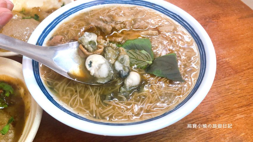 厚呷鹿港大腸麵線,台中火車站後站必吃銅板美食,脆皮肉圓真的有夠好吃!內文附詳細菜單介紹。 @熊寶小榆の旅遊日記