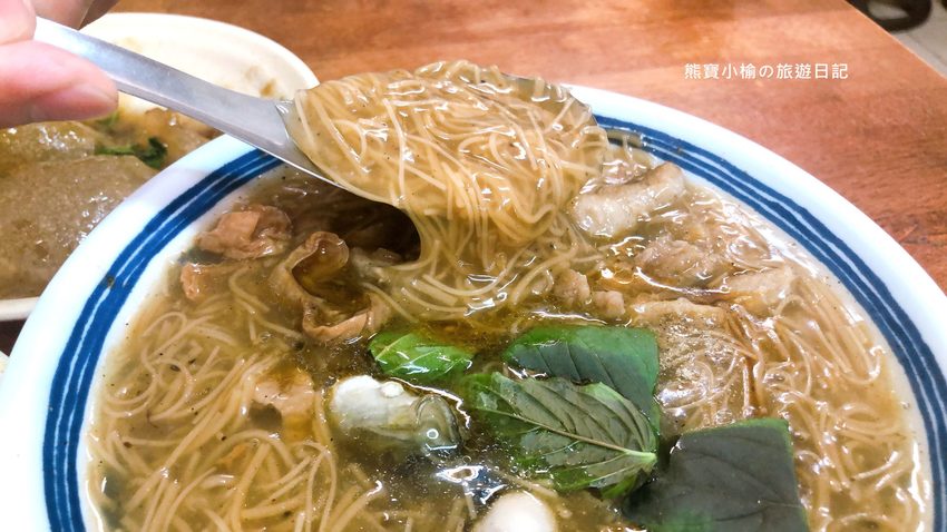 厚呷鹿港大腸麵線,台中火車站後站必吃銅板美食,脆皮肉圓真的有夠好吃!內文附詳細菜單介紹。 @熊寶小榆の旅遊日記