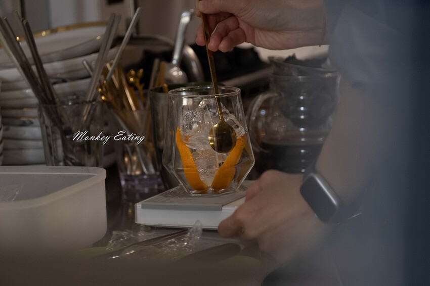 【台中北區】香緹果子咖啡館│號稱台中版HARBS水果千層蛋糕太驚艷！鮮乳雪紡濃郁奶香超綿密。台中甜點下午茶推薦 - 貪吃猴的幻想