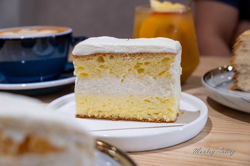 【台中北區】香緹果子咖啡館│號稱台中版HARBS水果千層蛋糕太驚艷！鮮乳雪紡濃郁奶香超綿密。台中甜點下午茶推薦 - 貪吃猴的幻想