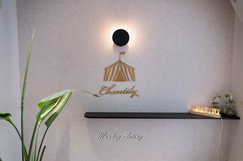 【台中北區】香緹果子咖啡館│號稱台中版HARBS水果千層蛋糕太驚艷！鮮乳雪紡濃郁奶香超綿密。台中甜點下午茶推薦 - 貪吃猴的幻想