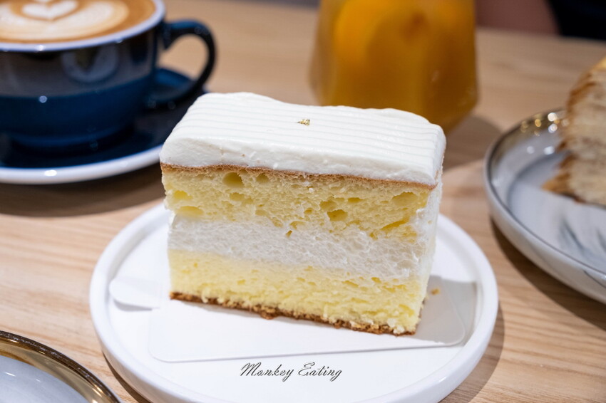 【台中北區】香緹果子咖啡館│號稱台中版HARBS水果千層蛋糕太驚艷！鮮乳雪紡濃郁奶香超綿密。台中甜點下午茶推薦 - 貪吃猴的幻想
