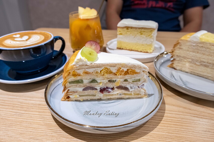 【台中北區】香緹果子咖啡館│號稱台中版HARBS水果千層蛋糕太驚艷！鮮乳雪紡濃郁奶香超綿密。台中甜點下午茶推薦 - 貪吃猴的幻想
