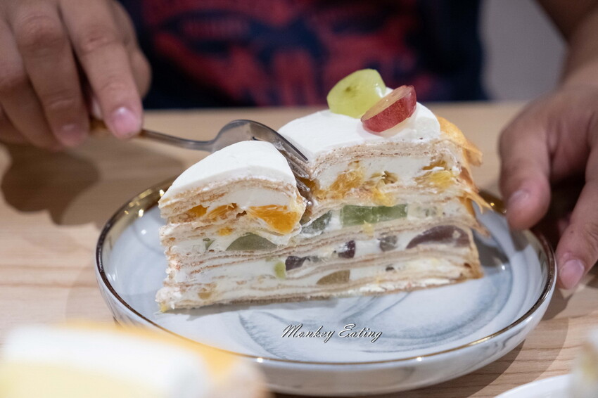 【台中北區】香緹果子咖啡館│號稱台中版HARBS水果千層蛋糕太驚艷！鮮乳雪紡濃郁奶香超綿密。台中甜點下午茶推薦 - 貪吃猴的幻想