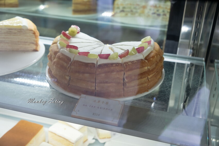 【台中北區】香緹果子咖啡館│號稱台中版HARBS水果千層蛋糕太驚艷！鮮乳雪紡濃郁奶香超綿密。台中甜點下午茶推薦 - 貪吃猴的幻想