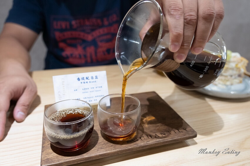 【台中北區】香緹果子咖啡館│號稱台中版HARBS水果千層蛋糕太驚艷！鮮乳雪紡濃郁奶香超綿密。台中甜點下午茶推薦 - 貪吃猴的幻想