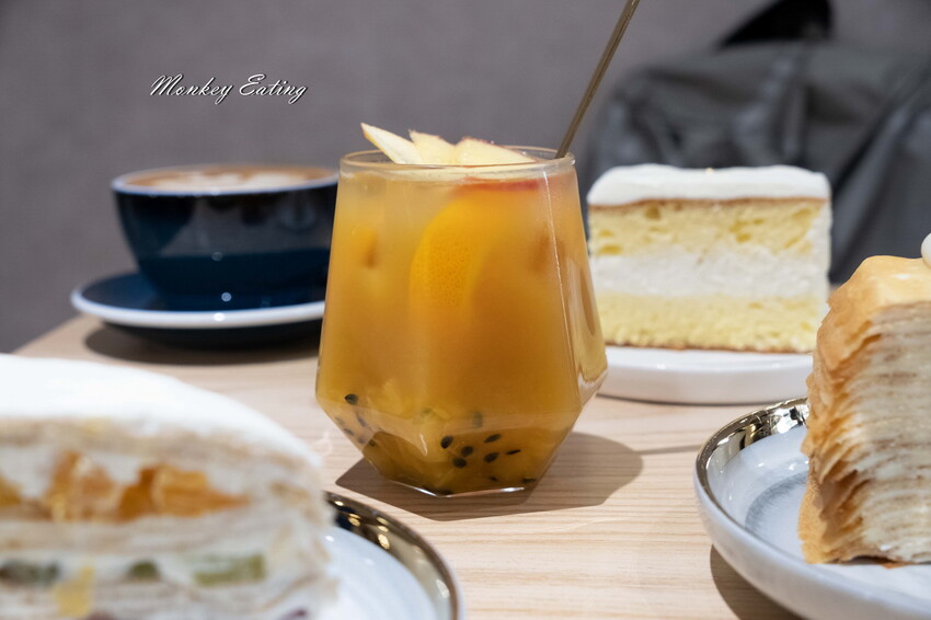 【台中北區】香緹果子咖啡館│號稱台中版HARBS水果千層蛋糕太驚艷！鮮乳雪紡濃郁奶香超綿密。台中甜點下午茶推薦 - 貪吃猴的幻想