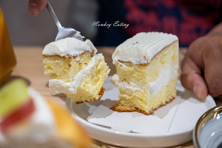 【台中北區】香緹果子咖啡館│號稱台中版HARBS水果千層蛋糕太驚艷！鮮乳雪紡濃郁奶香超綿密。台中甜點下午茶推薦 - 貪吃猴的幻想