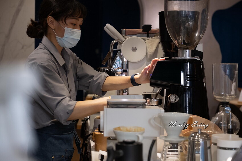 【台中北區】香緹果子咖啡館│號稱台中版HARBS水果千層蛋糕太驚艷！鮮乳雪紡濃郁奶香超綿密。台中甜點下午茶推薦 - 貪吃猴的幻想
