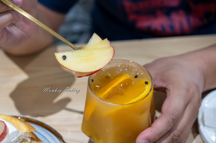 【台中北區】香緹果子咖啡館│號稱台中版HARBS水果千層蛋糕太驚艷！鮮乳雪紡濃郁奶香超綿密。台中甜點下午茶推薦 - 貪吃猴的幻想