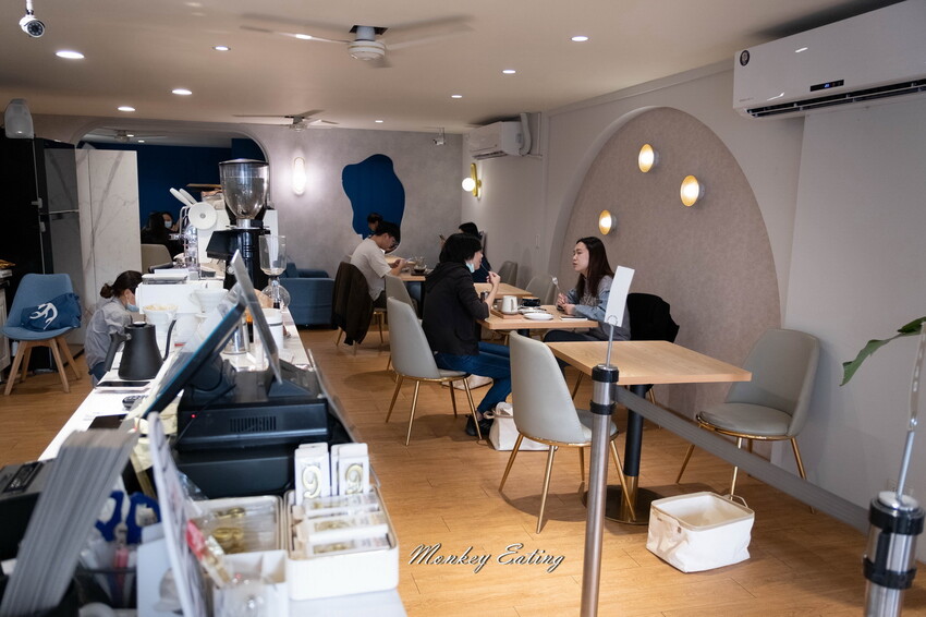 【台中北區】香緹果子咖啡館│號稱台中版HARBS水果千層蛋糕太驚艷！鮮乳雪紡濃郁奶香超綿密。台中甜點下午茶推薦 - 貪吃猴的幻想