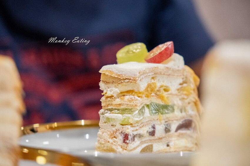 【台中北區】香緹果子咖啡館│號稱台中版HARBS水果千層蛋糕太驚艷！鮮乳雪紡濃郁奶香超綿密。台中甜點下午茶推薦 - 貪吃猴的幻想