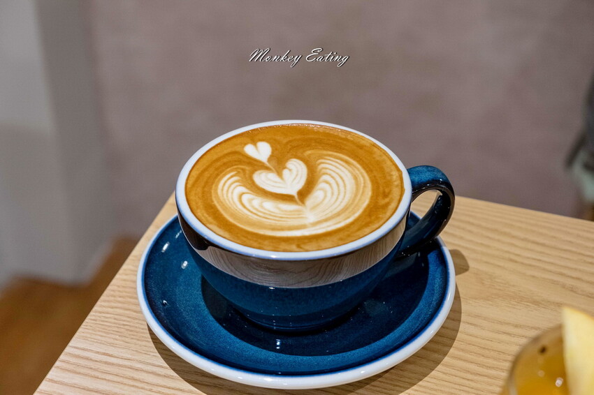 【台中北區】香緹果子咖啡館│號稱台中版HARBS水果千層蛋糕太驚艷！鮮乳雪紡濃郁奶香超綿密。台中甜點下午茶推薦 - 貪吃猴的幻想