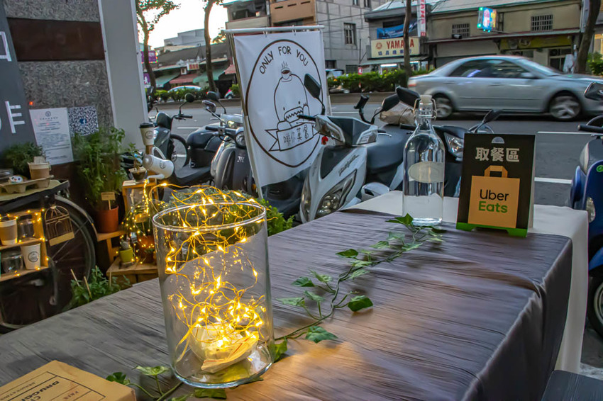 台中烏日，Only for you 啡你莫屬，單支咖啡串遍全場，讓你品嚐到不同風味。 - 微笑Joe幸運