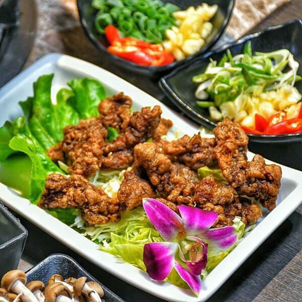 【桃園龜山】舞之椒頂級麻辣鴛鴦鍋 | 手工炒製麻辣鍋底,鍋底無限續加,精選優質食材,林口精緻麻辣鍋,林口長庚美食,老饕必吃餐廳,寵物友善餐廳