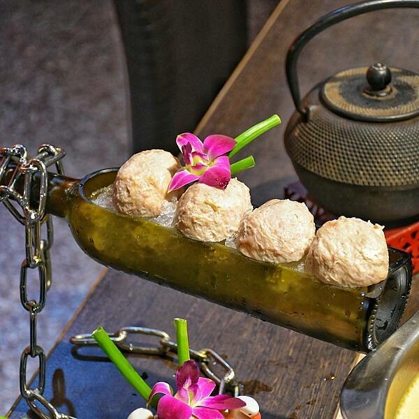 【桃園龜山】舞之椒頂級麻辣鴛鴦鍋 | 手工炒製麻辣鍋底,鍋底無限續加,精選優質食材,林口精緻麻辣鍋,林口長庚美食,老饕必吃餐廳,寵物友善餐廳