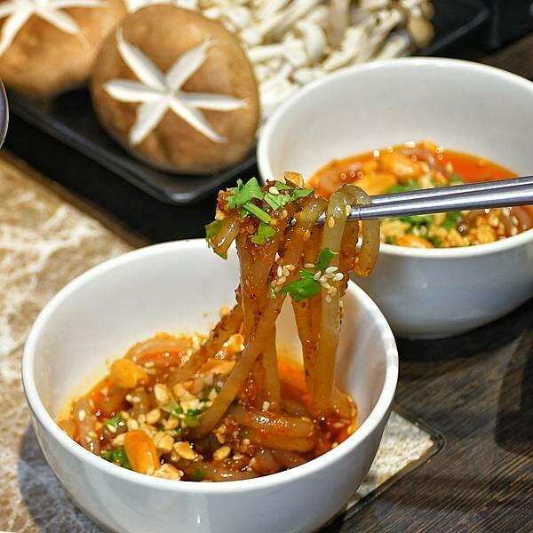 【桃園龜山】舞之椒頂級麻辣鴛鴦鍋 | 手工炒製麻辣鍋底,鍋底無限續加,精選優質食材,林口精緻麻辣鍋,林口長庚美食,老饕必吃餐廳,寵物友善餐廳