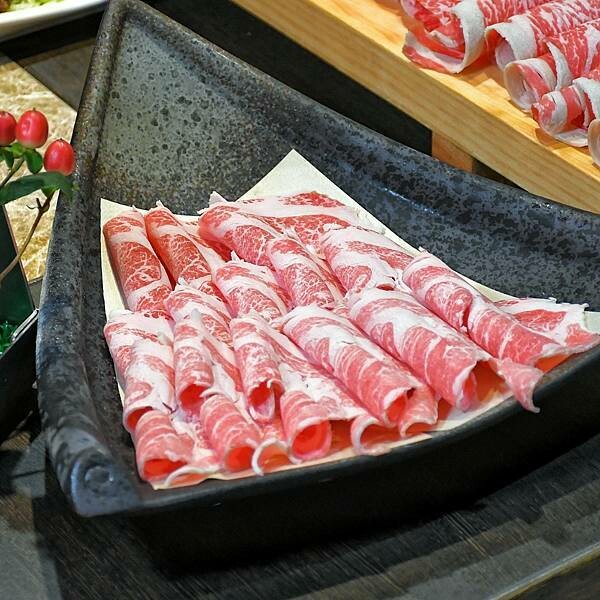 【桃園龜山】舞之椒頂級麻辣鴛鴦鍋 | 手工炒製麻辣鍋底,鍋底無限續加,精選優質食材,林口精緻麻辣鍋,林口長庚美食,老饕必吃餐廳,寵物友善餐廳