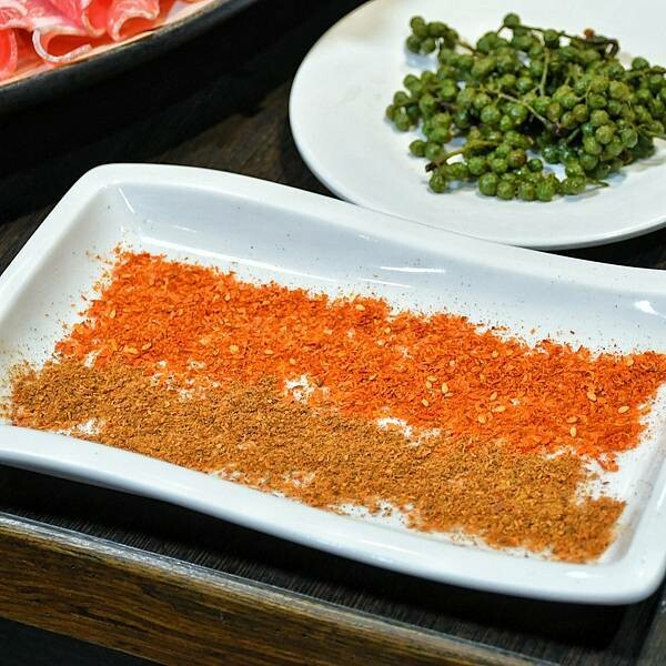 【桃園龜山】舞之椒頂級麻辣鴛鴦鍋 | 手工炒製麻辣鍋底,鍋底無限續加,精選優質食材,林口精緻麻辣鍋,林口長庚美食,老饕必吃餐廳,寵物友善餐廳