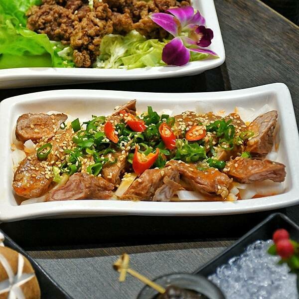 【桃園龜山】舞之椒頂級麻辣鴛鴦鍋 | 手工炒製麻辣鍋底,鍋底無限續加,精選優質食材,林口精緻麻辣鍋,林口長庚美食,老饕必吃餐廳,寵物友善餐廳