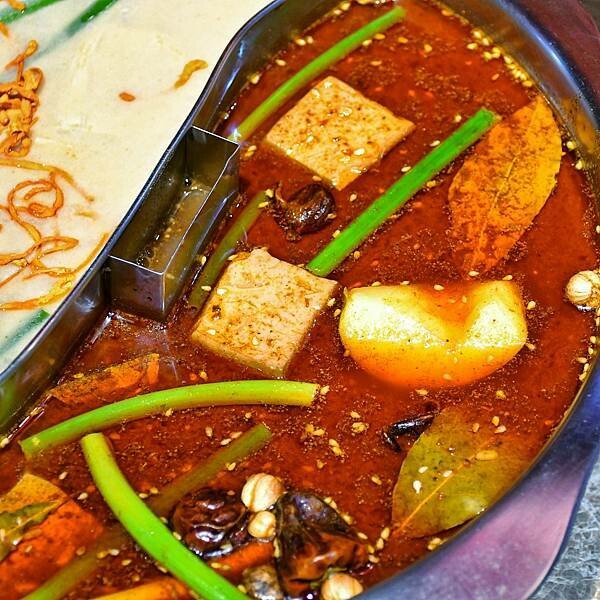 【桃園龜山】舞之椒頂級麻辣鴛鴦鍋 | 手工炒製麻辣鍋底,鍋底無限續加,精選優質食材,林口精緻麻辣鍋,林口長庚美食,老饕必吃餐廳,寵物友善餐廳