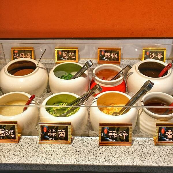 【桃園龜山】舞之椒頂級麻辣鴛鴦鍋 | 手工炒製麻辣鍋底,鍋底無限續加,精選優質食材,林口精緻麻辣鍋,林口長庚美食,老饕必吃餐廳,寵物友善餐廳