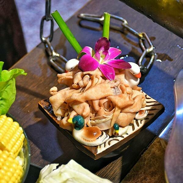 【桃園龜山】舞之椒頂級麻辣鴛鴦鍋 | 手工炒製麻辣鍋底,鍋底無限續加,精選優質食材,林口精緻麻辣鍋,林口長庚美食,老饕必吃餐廳,寵物友善餐廳